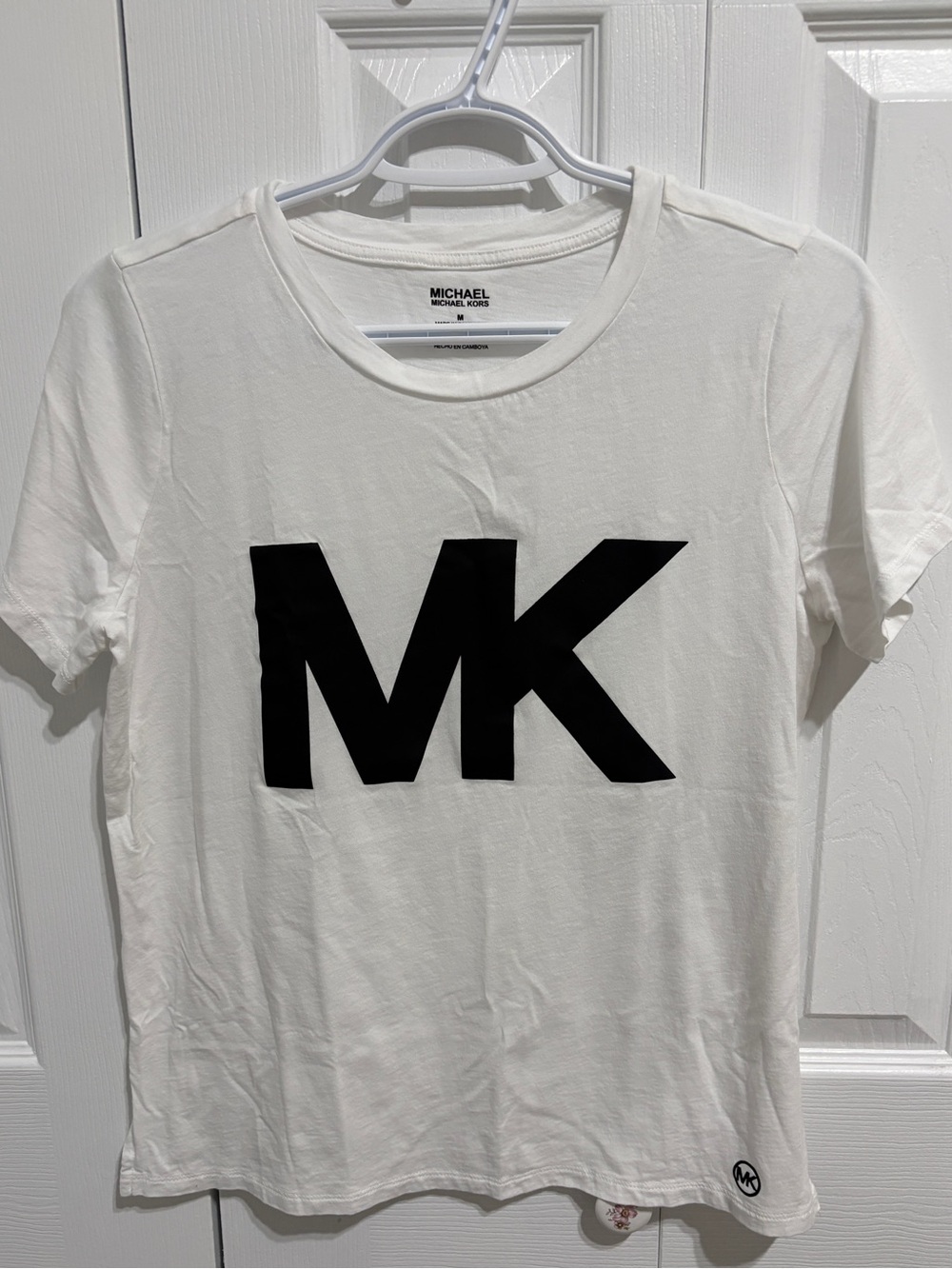 ✨ Michael Kors White Tee with Bold Black MK Logo - in Like New condition!